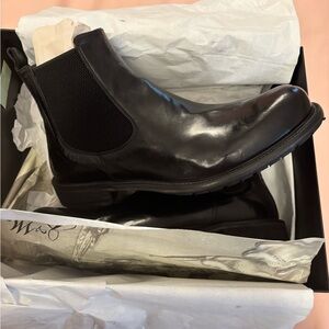 Johnston & Murphy Black Chelsea Boots Sleek Leather Design. Brand new.